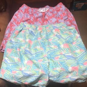 2 pairs of vineyard vines board shorts
